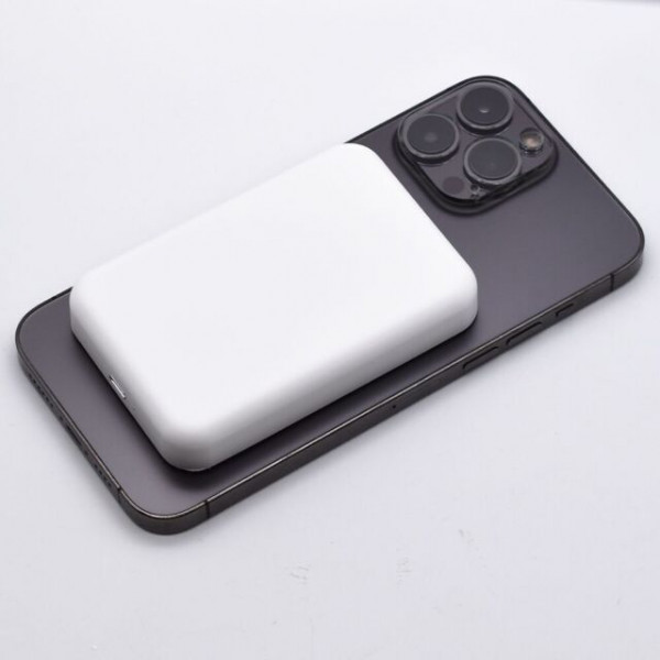 Apple Magsafe Wireless Charge A2384 With 5000 MAH, 11.12WH And iPhone