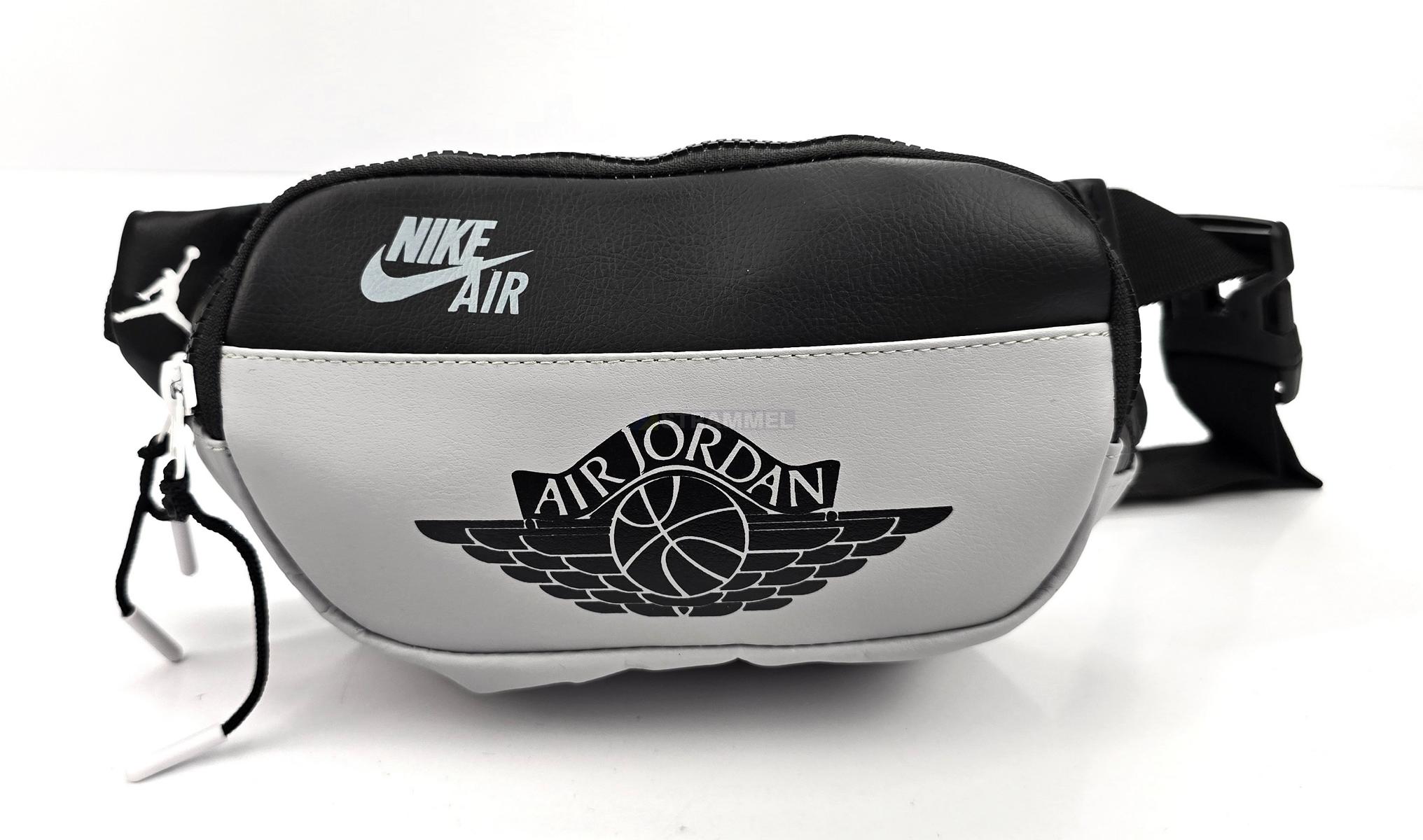 nike chest pouch
